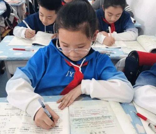 課后服務新政落地9月，教師群體何以憂心忡忡？一文探訪教育者心聲與民生期待